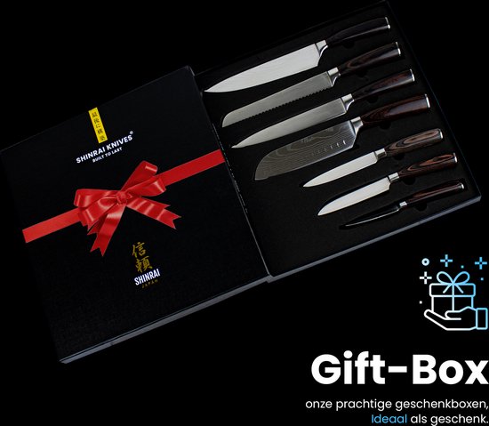 Een open geschenkdoos met zeven messen met damascus print en donkere, houten handgrepen.