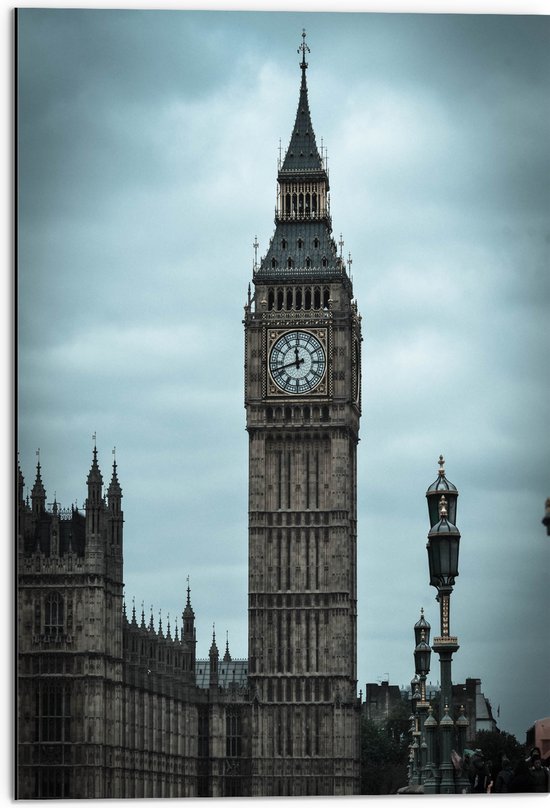 Dibond - Big Ben in Londen met Grijze Lucht op Achtergond - 50x75 cm Foto op Aluminium (Met Ophangsysteem)