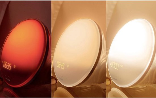 Drie afbeeldingen van een Philips wekker die de verandering van rood naar oranje naar geel licht toont.