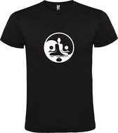 Zwart  T shirt met  print van  "mooie Boeddha in Yin Yang cirkel in meditatiehouding / Zen" print Wit size L