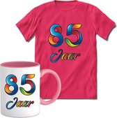 85 Jaar Vrolijke Verjaadag T-shirt met mok giftset Roze | Verjaardag cadeau pakket set | Grappig feest shirt Heren – Dames – Unisex kleding | Koffie en thee mok | Maat S