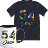 54 Jaar Vrolijke Verjaadag T-shirt met mok giftset Zwart | Verjaardag cadeau pakket set | Grappig feest shirt Heren – Dames – Unisex kleding | Koffie en thee mok | Maat M