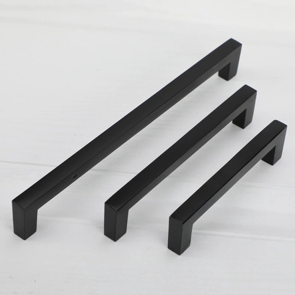 Handgreep -  128mm Hartafstand - 140mm Lengte - Keukenkast - Vierkante Luxe Greep Inclusief Schroeven -  Greep Zwart -  Meubelbeslag - Handgrepen voor deurtjes - Deurgreep