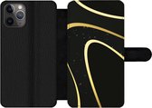 Bookcase Geschikt voor iPhone 11 Pro telefoonhoesje - Gouden golven op een zwarte achtergrond - Met vakjes - Wallet case met magneetsluiting