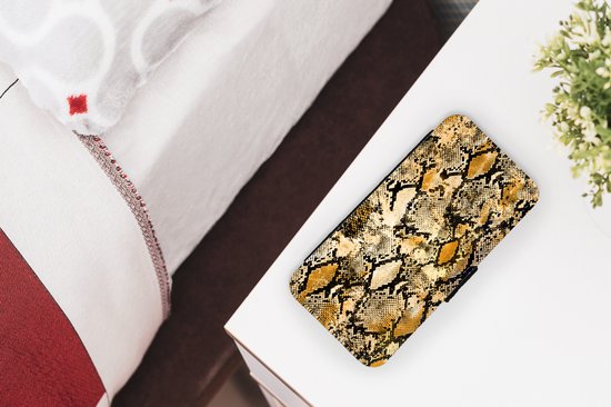 Bookcase pour iPhone 13 Mini Bookcase - Imprimé animal - Serpent - Goud - Zwart - Avec compartiments - Étui portefeuille avec fermeture magnétique - Cadeaux chaussures - Petits cadeaux - Sinterklaas pour les grands enfants