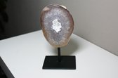 Agaat op standaard donkerblauw met kristallen | 508 gram | 17cm hoog | Agaat Geode | Edelsteen Woondecoratie | FLOATY STONE