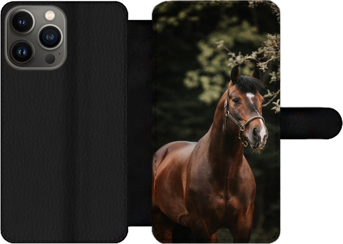 Telefoonhoesje Geschikt voor iPhone 13 Pro Max telefoonhoesje - Paard - Takken - Portret - Met vakjes - Wallet case met magneetsluiting