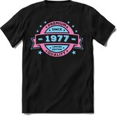 1977 Premium Quality | Feest Kado T-Shirt Heren - Dames | Licht Roze - Licht Blauw | Perfect Verjaardag Cadeau Shirt | Grappige Spreuken - Zinnen - Teksten | Maat L