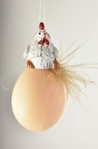 Oneiro’s Luxe KIP POLY OP EI HANGEND WIT 4x4x9 cm – decoratie – pasen – paasdecoratie – paashaas – eieren – has – kip – gekleurde eieren – paastak – lente – feestdecoratie