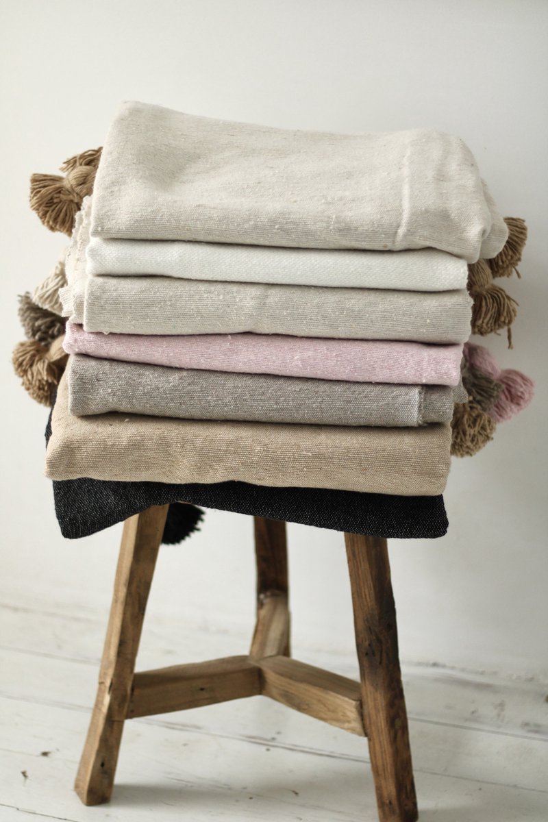 Dekentje - pompom deken beige – Ideaal als sprei voor je bed of deken voor op de bank - 180 x 300cm - Plaid woon- en slaapkamer — cadeau in Wonen & Interieur - foto 4