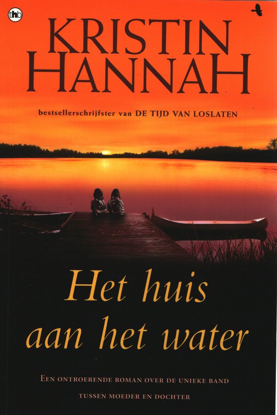 Boekcover van Het Huis aan het Water met Kristin Hannah, zonsondergang en twee kinderen op een steiger.