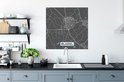 Grijze muursticker met stadskaart van Bladel, Nederland, met witte en blauwe lijnen, opgehangen boven een aanrecht.
