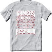 Gamers don't die T-shirt | Rood | Gaming kleding | Grappig game verjaardag cadeau shirt Heren – Dames – Unisex | - Licht Grijs - Gemaleerd - 3XL