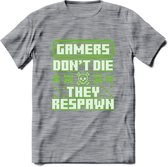 Gamers don't die pixel T-shirt | Neon Groen | Gaming kleding | Grappig game verjaardag cadeau shirt Heren – Dames – Unisex | - Donker Grijs - Gemaleerd - M