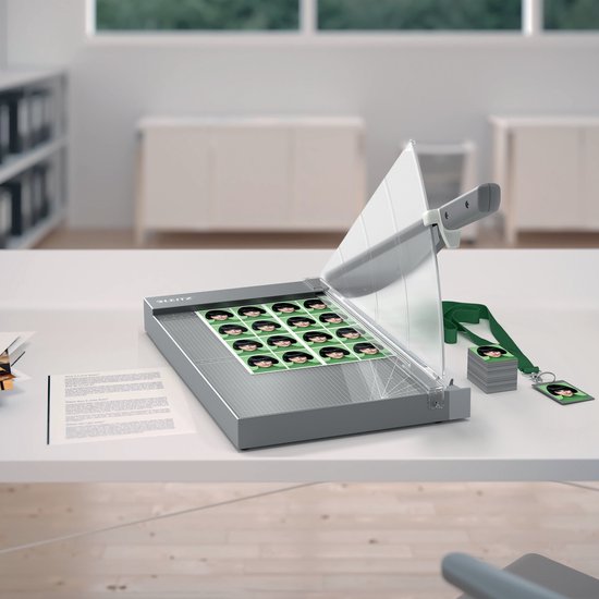 Table de découpe Leitz Precision Office Pro A4+ avec protection des couteaux pour le bureau - Coupe jusqu'à 25 feuilles A4 - Anthracite