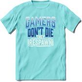 Gamers don't die T-shirt | Donker Blauw | Gaming kleding | Grappig game verjaardag cadeau shirt Heren – Dames – Unisex | - Licht Blauw - S