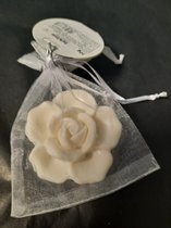 bedankje - geboorte - comunnie - bedankt juf - huwelijk -10 stuks zeep roosje in organza zakje