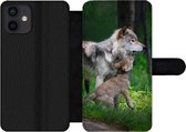 Bookcase Geschikt voor iPhone 12 telefoonhoesje - Wolf - Baby - Bos - Met vakjes - Wallet case met magneetsluiting