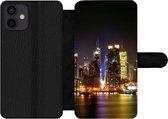 Bookcase Geschikt voor iPhone 12 telefoonhoesje - New York - Skyline - Kleuren - Met vakjes - Wallet case met magneetsluiting