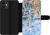 Bookcase Geschikt voor iPhone 12 Pro Max telefoonhoesje - Marmer print - Verf - Goud - Blauw - Met vakjes - Wallet case met magneetsluiting