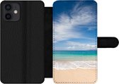 Bookcase Convient pour étui de téléphone iPhone 12 - Une plage tropicale à Hawaï où les vagues s'échouent - Avec compartiments - Étui portefeuille avec fermeture magnétique