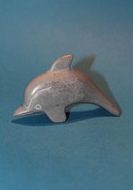 Nog meer sfeer in uw woonomgeving met deze prachtig handgemaakte dolfijn! Een bijzondere dolfijn gemaakt van speksteen, een zachte natuursteen. Vind een gezellig plekje in je huis, serre/tuinkamer of in de werkkamer. Voor uzelf of Bestel Een Kado.