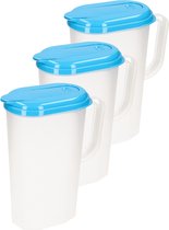 3x stuks waterkan/sapkan transparant/blauw met deksel 2 liter kunststof - Smalle schenkkan die in de koelkastdeur past