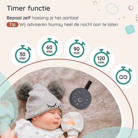 Baby met schattige muts slaapt naast Numsy Move. Timer instelbaar op 30, 60, 90, 120 minuten of oneindig.