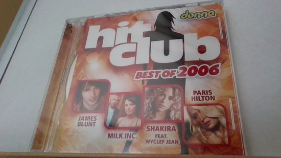 Voorzijde van de "Hitclub Best of 2006" CD met James Blunt, Milk Inc., Shakira ft. Wyclef Jean en Paris Hilton. Oranje achtergrond met "hit club" logo.