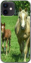 Geschikt voor iPhone 12 hoesje - Paard - Veulen - Dieren - Siliconen Telefoonhoesje