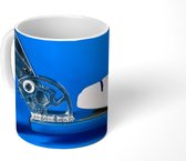 Mok - Close up van een kind op een step - 350 ML - Beker - Uitdeelcadeautjes