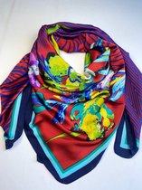 Vierkante sjieke sjaal met bloemmotief 130 x 130 / 70% viscose met 30 % zijde