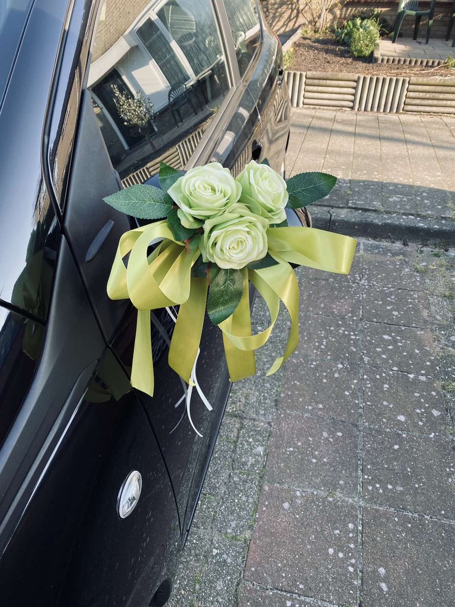 AUTODECO.NL - MIA GROEN Trouwauto Versiering Groene Rozen met Linten 2 stuks - Bloemen op de Auto Bruiloft - Buitenspiegels Decoratie - Trouwerij - Huwelijk - Bruiloft Decoratie - Versiering Spiegel Auto - Autoversiering voor Volgauto's