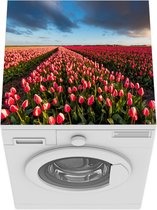 Wasmachine beschermer mat - De zon schijnt over een veld met roze tulpen - Breedte 60 cm x hoogte 60 cm