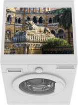 Wasmachine beschermer mat - Een beeld van een leeuw voor het Chhatrapati Shivaji Terminus treinstation in Bombay - Breedte 55 cm x hoogte 45 cm