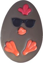 Pasen - Melkchocolade - Plat Paasei - Kuiken - Ingekleurd - 16 cm - In cadeauverpakking met gekleurd lint