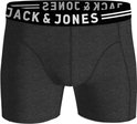 Grijze gemêleerde boxershorts van Jack & Jones met een zwarte tailleband met witte tekst.