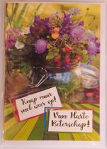Knap maar snel weer op! Van harte beterschap! Een vaas vol met diverse soorten bloemen in allerlei kleuren. Een dubbele wenskaart inclusief envelop en in folie verpakt.