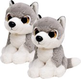 2x stuks pluche grijze wolf knuffel 13 cm - Wolven wilde dieren knuffels - Speelgoed voor kinderen