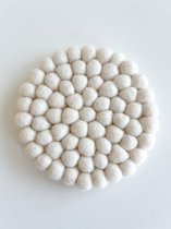 2x Vilten bolletjes Onderzetter Ø 10 cm- afmeting viltbal Ø 1cm-natural- FAIRTRADE!