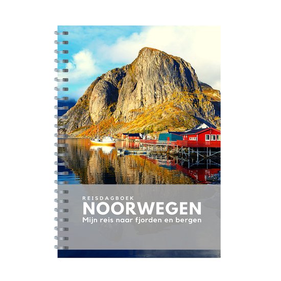 Reisdagboek Noorwegen met een foto van bergen, water en rode huizen.