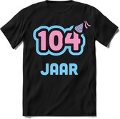 104 Jaar Feest kado T-Shirt Heren / Dames - Perfect Verjaardag Cadeau Shirt - Licht Blauw / Licht Roze - Maat S