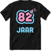 82 Jaar Feest kado T-Shirt Heren / Dames - Perfect Verjaardag Cadeau Shirt - Licht Blauw / Licht Roze - Maat L