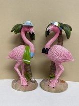 Flamingo's "strand" set van 2 stuks - polyresin - roze - hoogte 20x11x7 cm - Woonaccesoires - Woondecoratie - Beeldjes