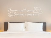 Stickerheld - Muursticker Dream until your dreams come true - Slaapkamer - Droom zacht - Wolken sterren maan - Engelse Teksten - Mat Wit - 39.6x131.3cm