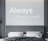Stickerheld - Muursticker Always kiss me goodnight - Slaapkamer - Liefde - Boven je bed - Engelse Teksten - Mat Wit - 55x143.7cm