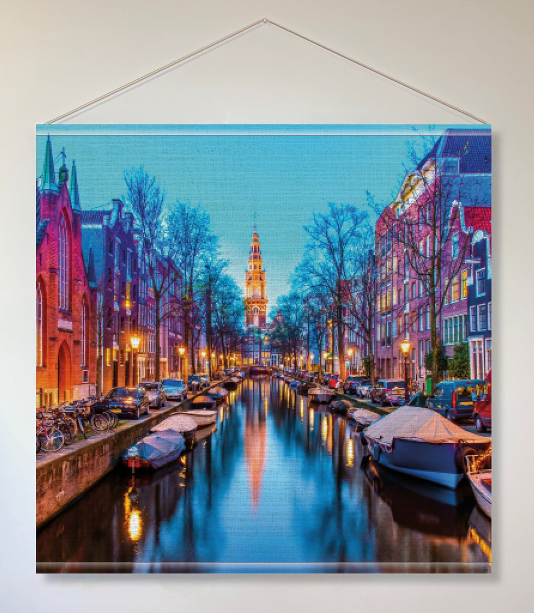 Textiel poster Amsterdam 2 op 230 g/m2 decotex. 4/0 full colour gedrukt/ 100 x 100 cm/ 2X Houten stok 25mm houten canvas frame / Met aanhangkoord.
