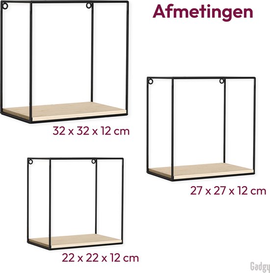 Drie vierkante wandrekken met houten plankjes, met afmetingen 32x32x12 cm, 27x27x12 cm en 22x22x12 cm.