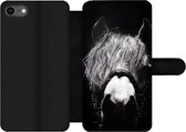 Bookcase Geschikt voor iPhone 8 telefoonhoesje - Paard - Portret - Zwart - Wit - Met vakjes - Wallet case met magneetsluiting