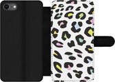 Bookcase Geschikt voor iPhone SE 2020 telefoonhoesje - Panterprint - Kleuren - Zwart - Met vakjes - Wallet case met magneetsluiting